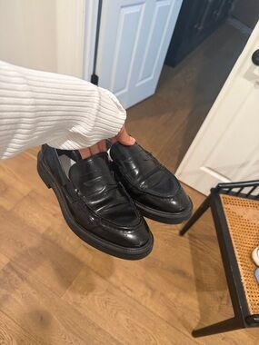 Vagabond Black Leather Penny Loafers
